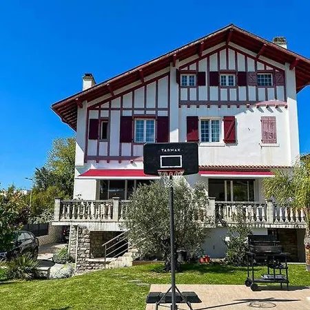 Belle Maison Familiale Basque * بايون